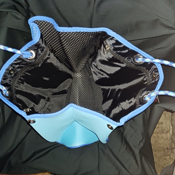 Neoprine No Boundries Large Tote - Picture 2 of 2